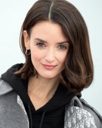 Charlotte Le Bon s'est inspirée de son adolescence pour réaliser Falcon Lake