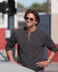 Bradley Cooper à la réalisation de A Star Is Born avec Beyoncé ?