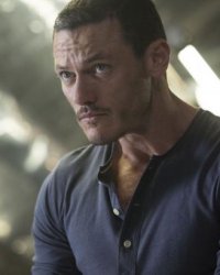 Luke Evans : après Dracula Untold, il s'attaque au trafic d'armes