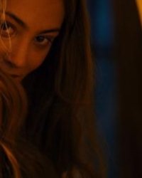 Angélique : Nora Arnezeder peut-elle faire oublier Michèle Mercier ?