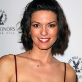 Alana De La Garza