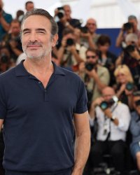 Jean Dujardin rend hommage à Jean-Paul Belmondo : "Je pense à lui au quotidien"