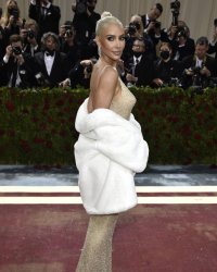 Kim Kardashian dévoile SKKN BY KIM : des produits de beauté de luxe clean