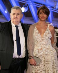 Pierre Ménès s'est marié : qui est son épouse Mélissa Acosta ?