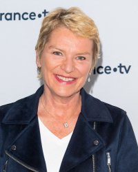 Elise Lucet tacle les chaînes d'info : "Je n'ai pas le temps et ça me saoule"