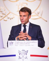 Mort d'Elizabeth II : ce cadeau offert par Emmanuel Macron à Charles III