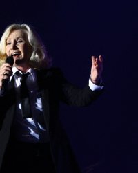 Michèle Torr : pourquoi elle est en "colère" contre l'épouse de Christophe