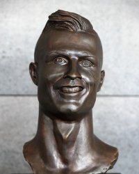 10 statues de stars complètement ratées