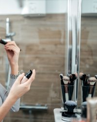 Tantouring : la tendance make-up de l'été 2020
