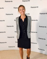 Anne-Sophie Lapix : pourquoi elle se force à moins sourire à l'antenne