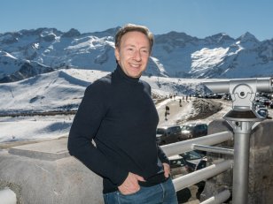 Stéphane Bern en deuil : il annonce le décès de son père sur Instagram