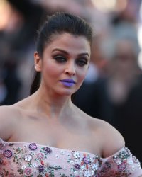Aishwarya Rai ose le lipstick bleu lavande à Cannes !