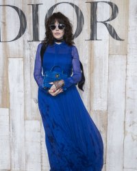 Pourquoi Isabelle Adjani ne quitte jamais ses lunettes noires ?