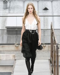 Une veste iconique d'Yves Saint Laurent va être mise aux enchères