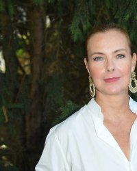Carole Bouquet raconte ce qui "agace souvent les hommes" chez elle