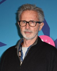 Thierry Lhermitte malade ? Il met fin aux rumeurs