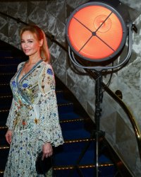 Adriana Karembeu, en tournage à Marseille pour PBLV : qui garde sa fille Nina ?