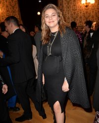 Louane dévoile le prénom de sa fille et elle "ne s'appelle pas Isabelle"