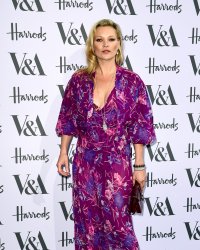 Kate Moss tourne-t-elle le dos à l'homme qui l'a élevé ?