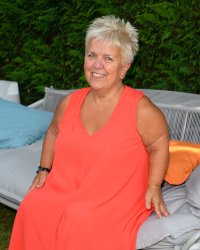 Mimie Mathy pousse un coup de gueule contre les critiques sur les Enfoirés