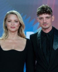 Virginie Efira amoureuse de Niels Schneider : elle raconte leur coup de foudre