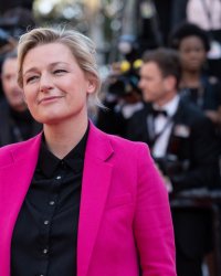 Anne-Elisabeth Lemoine gênée par le roman olé-olé de William Leymergie