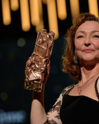 Catherine Frot : l'actrice césarisée "paie énormément d'impôts"