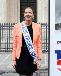 Smaïn Boutamtam, styliste d'Amandine Petit : "Elle est quelqu'un de fidèle"