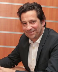Laurent Gerra se moque de Mathilde Seigner