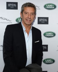 Michel Cymes évoque son "douloureux" départ à la retraite en tant que médecin