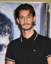 Pierre Niney fan de Tony Parker ? "Ma chambre était couverte de posters"