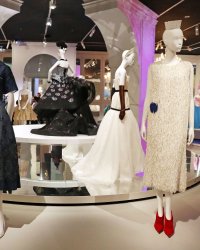 Pourquoi les expositions de mode cartonnent-elles autant ?