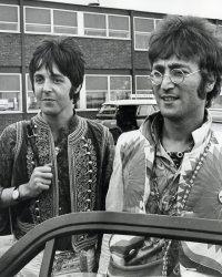 John Lennon : sa nuit de sexe avec une fan et un mari spectateur