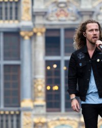 Julien Doré : il se confie sur cette sensibilité qui l'a souvent mis à l'écart