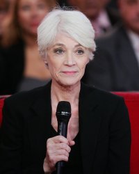 Françoise Hardy, "bouleversée" par les obsèques de Johnny Hallyday
