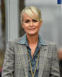 Laeticia Hallyday : "Je continue à parler de Johnny tous les jours"