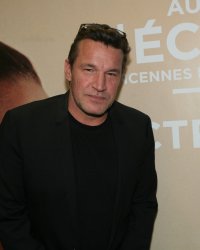 Benjamin Castaldi prépare une émission spéciale avec les anciens de Loft Story