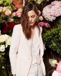 Claudie Pierlot lance une capsule spéciale cérémonie !