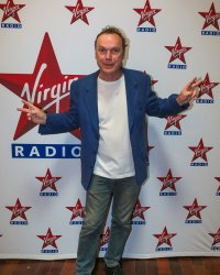 Julien Lepers, bientôt de retour à la télévision ? Il sème le doute