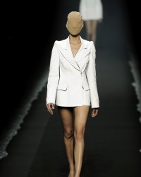 Qui est Martin Margiela, mystérieux créateur célébré par deux expositions mode ?