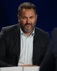 Bruce Toussaint : dévasté, il annonce le décès de sa mère