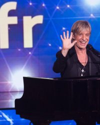De retour après son passage à l'hôpital, Jean-Louis Aubert annonce une surprise