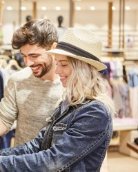 Faut-il craquer pour le jean Gucci tacheté d'herbe ?