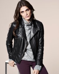 Elisa Sednaoui : ambassadrice de charme pour 1.2.3 Paris