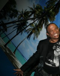 Francky Vincent se dénude pour vendre ses places de concert