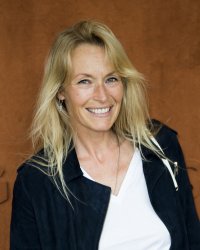 Estelle Lefébure décomplexe les femmes : "Je trouve que vieillir c'est fabuleux"