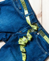 Une marque américaine de jeans imagine une taille 45
