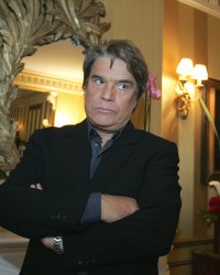 Le coup de gueule de Bernard Tapie face aux critiques de l'album de Johnny