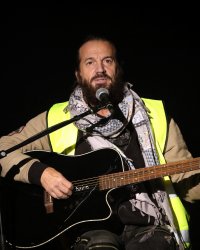 Francis Lalanne évoque sa relation avec sa compagne de 38 ans sa cadette