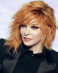 Mylène Farmer se "montre sans artifice" et dévoile ses angoisses